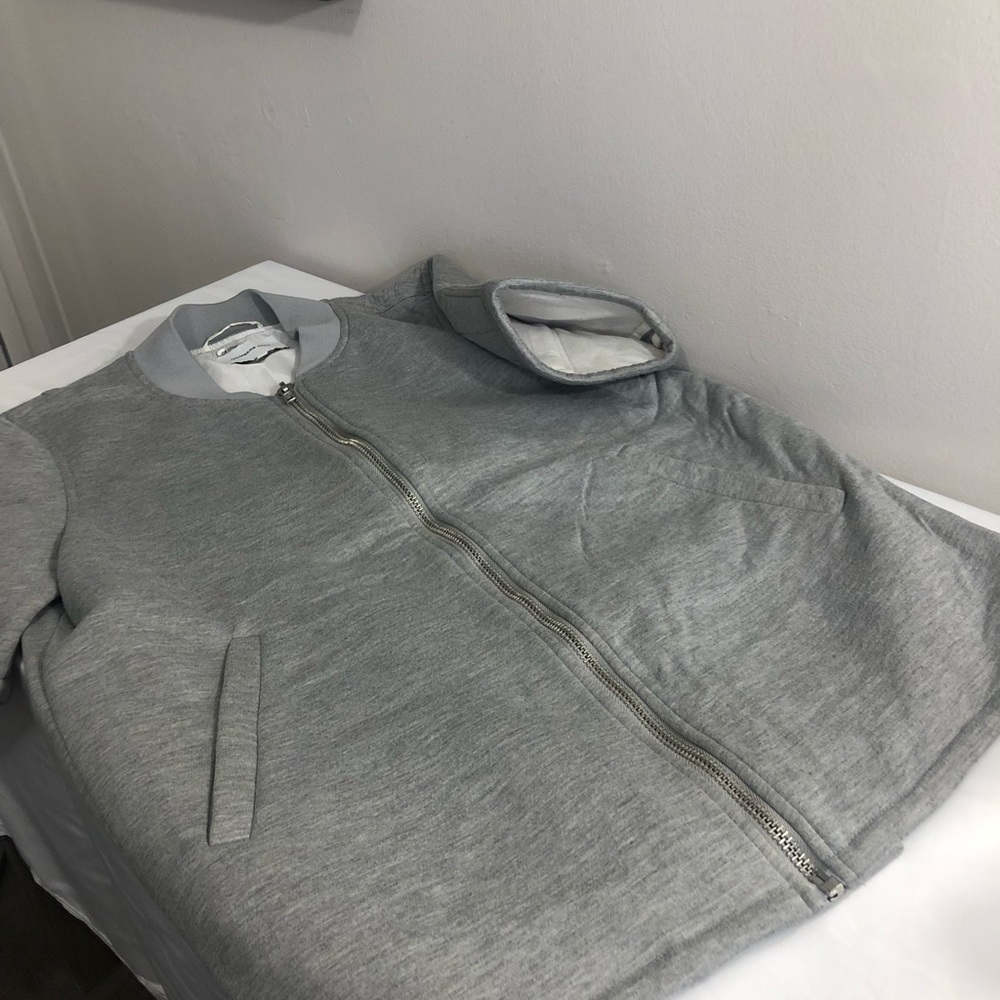 Member only, Grey sleeveless zip up